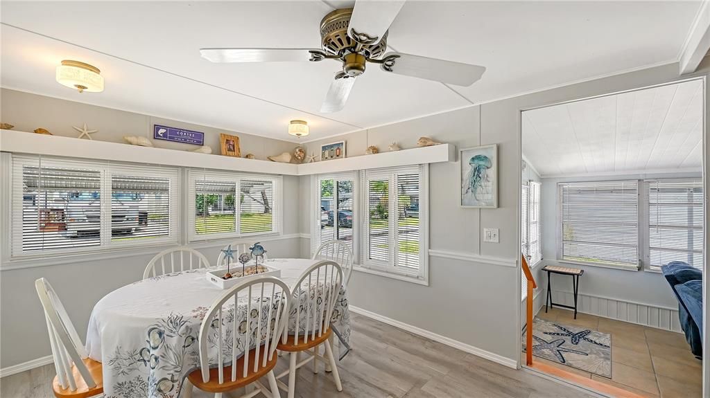 For Sale: $199,900 (2 beds, 1 baths, 830 Square Feet)