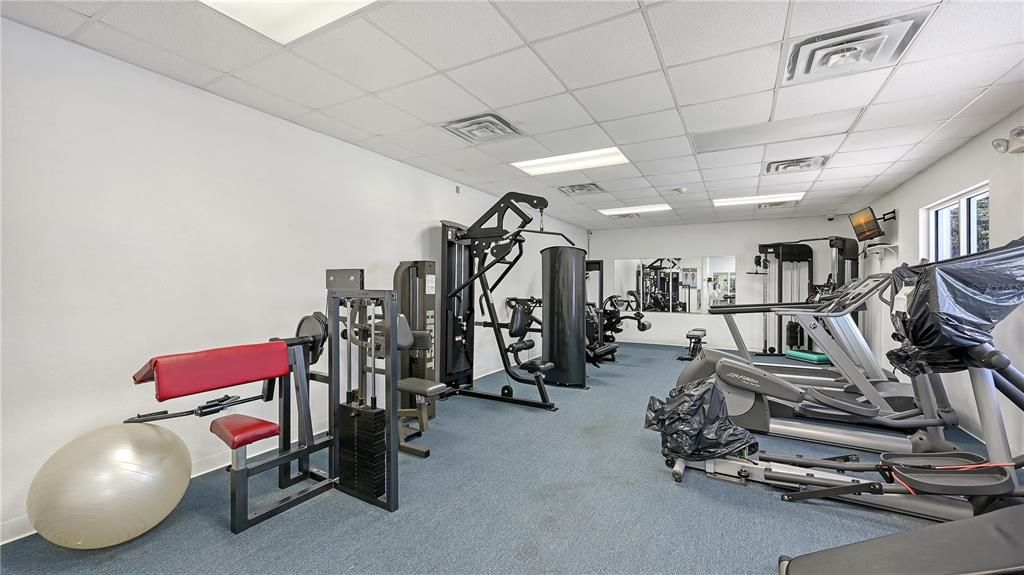 For Sale: $199,900 (2 beds, 1 baths, 830 Square Feet)