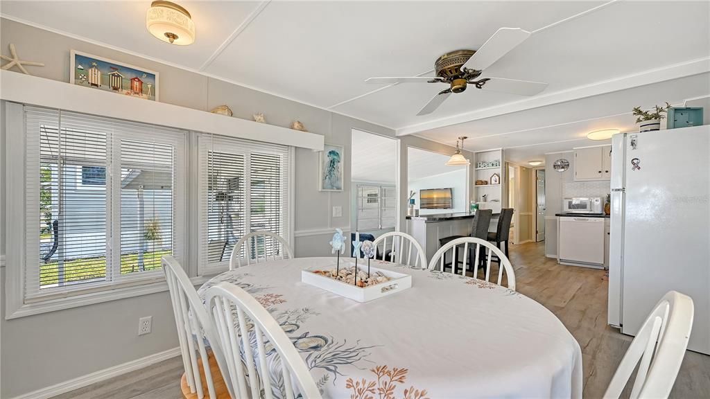 For Sale: $199,900 (2 beds, 1 baths, 830 Square Feet)