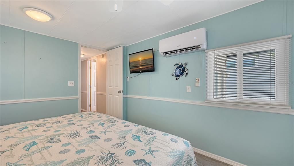 For Sale: $199,900 (2 beds, 1 baths, 830 Square Feet)
