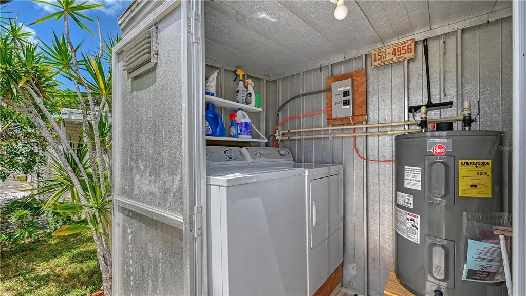 For Sale: $199,900 (2 beds, 1 baths, 830 Square Feet)