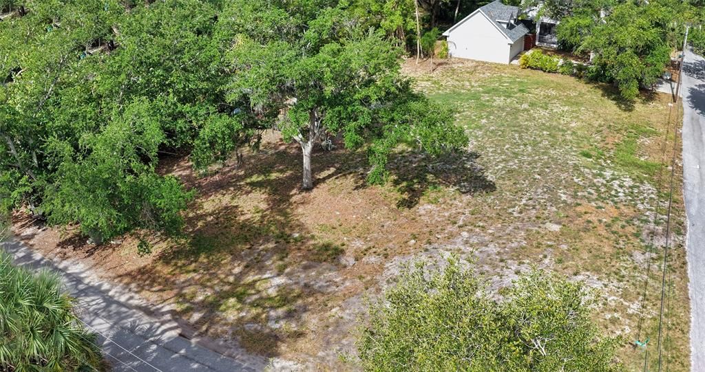 待售: $650,000 (0.37 acres)