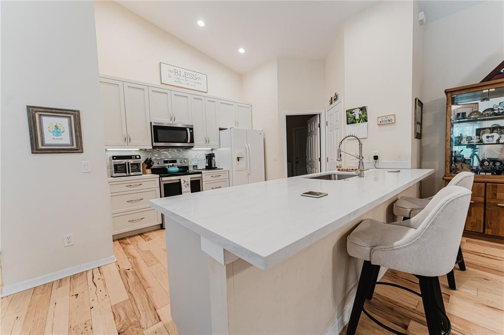 For Sale: $580,000 (3 beds, 2 baths, 1725 Square Feet)