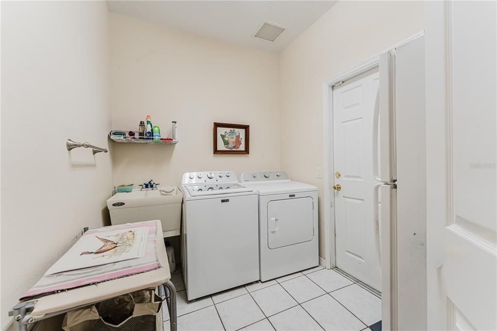 For Sale: $580,000 (3 beds, 2 baths, 1725 Square Feet)