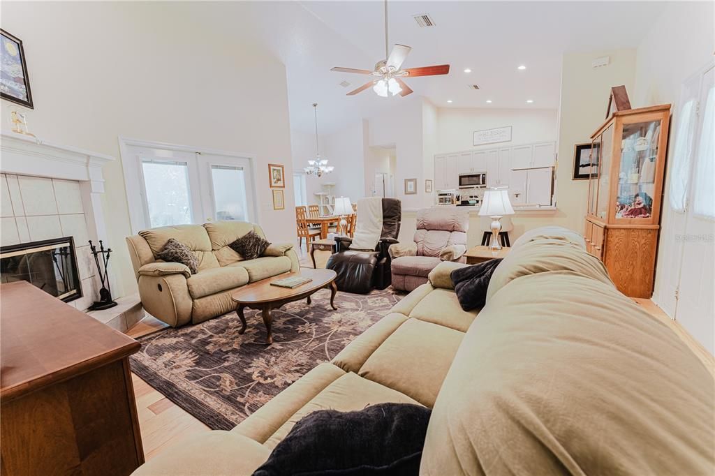 For Sale: $580,000 (3 beds, 2 baths, 1725 Square Feet)