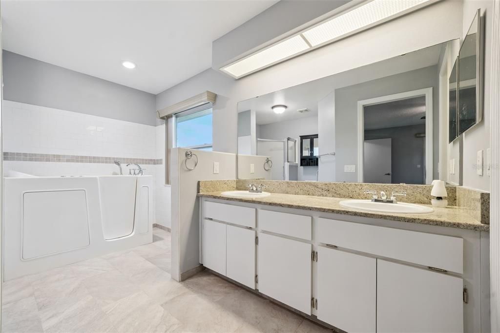 En Venta: $289,900 (3 camas, 2 baños, 1964 Pies cuadrados)