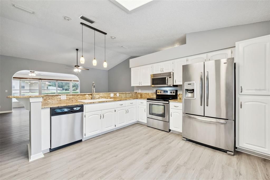 En Venta: $289,900 (3 camas, 2 baños, 1964 Pies cuadrados)
