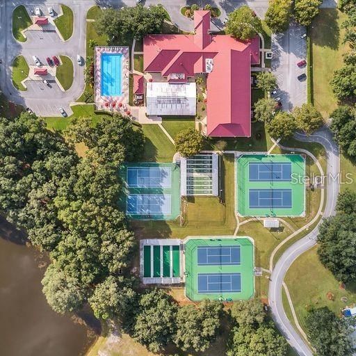 En Venta: $289,900 (3 camas, 2 baños, 1964 Pies cuadrados)