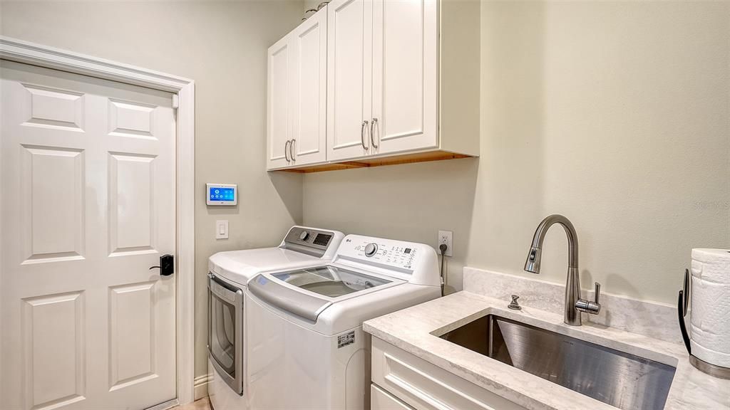 For Sale: $1,050,000 (3 beds, 2 baths, 2255 Square Feet)
