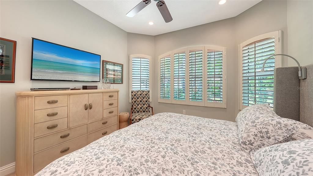 For Sale: $1,050,000 (3 beds, 2 baths, 2255 Square Feet)