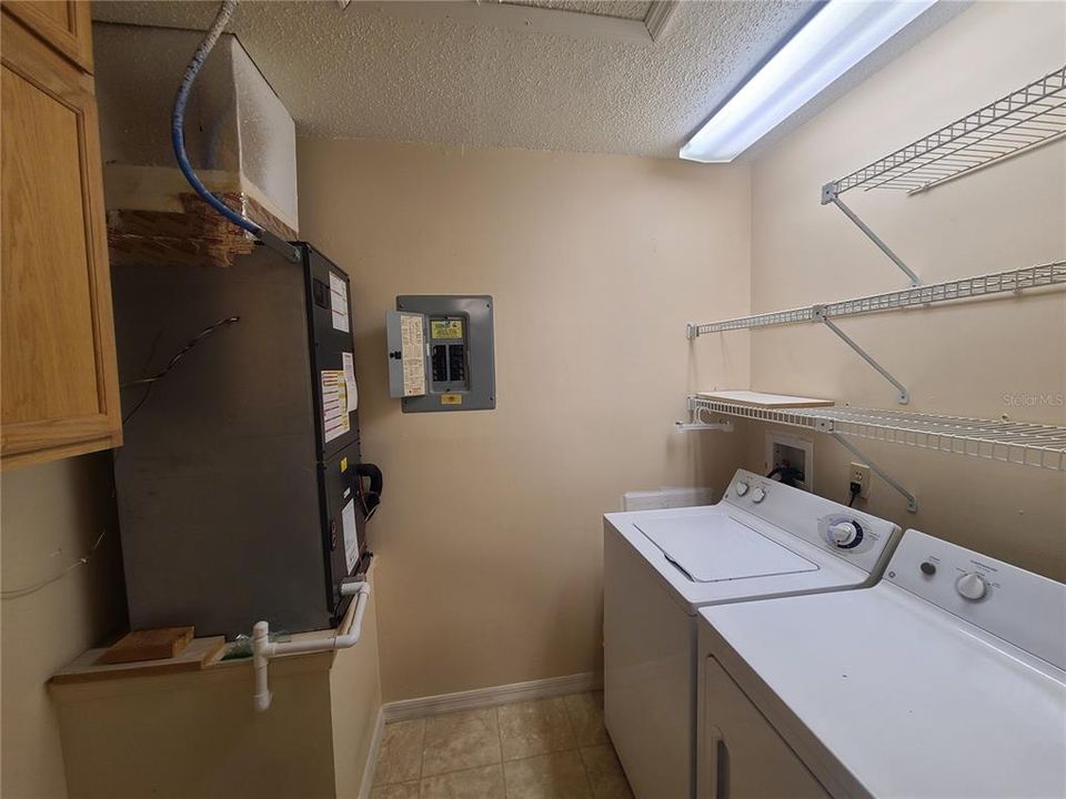 For Sale: $160,000 (2 beds, 2 baths, 1070 Square Feet)