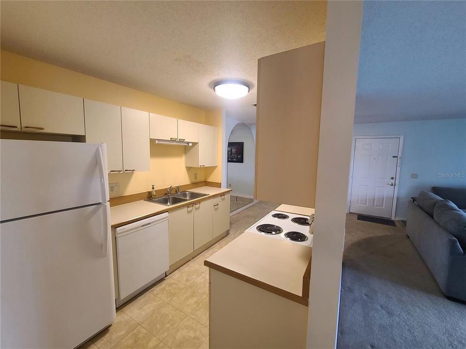 For Sale: $160,000 (2 beds, 2 baths, 1070 Square Feet)