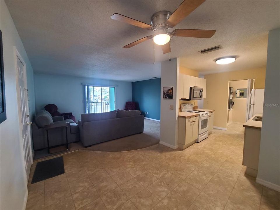 For Sale: $160,000 (2 beds, 2 baths, 1070 Square Feet)