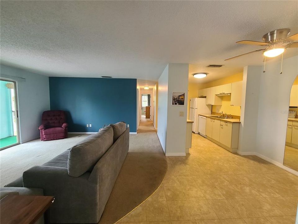 For Sale: $160,000 (2 beds, 2 baths, 1070 Square Feet)