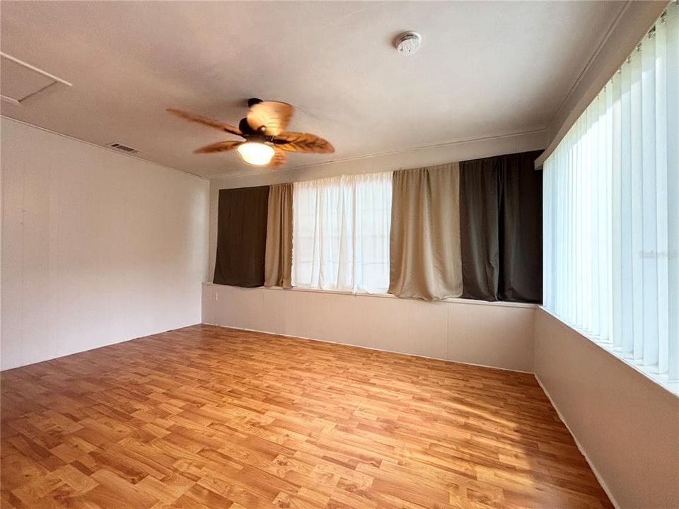 На продажу: $186,000 (2 спален, 1 ванн, 1255 Квадратных фут)