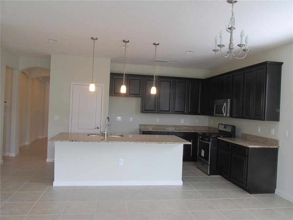 For Rent: $2,375 (3 beds, 2 baths, 1981 Square Feet)