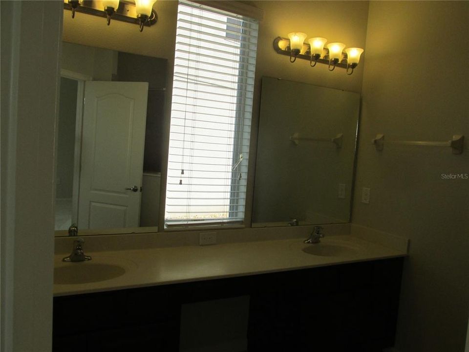For Rent: $2,375 (3 beds, 2 baths, 1981 Square Feet)