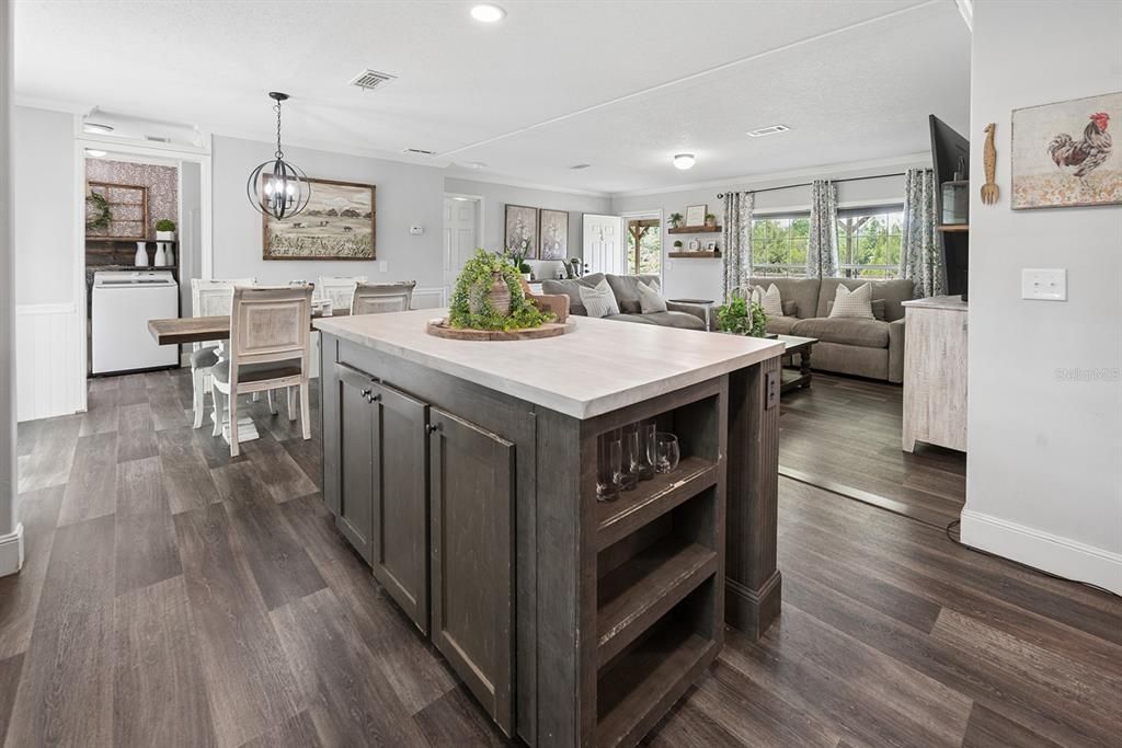 For Sale: $325,000 (3 beds, 2 baths, 1222 Square Feet)