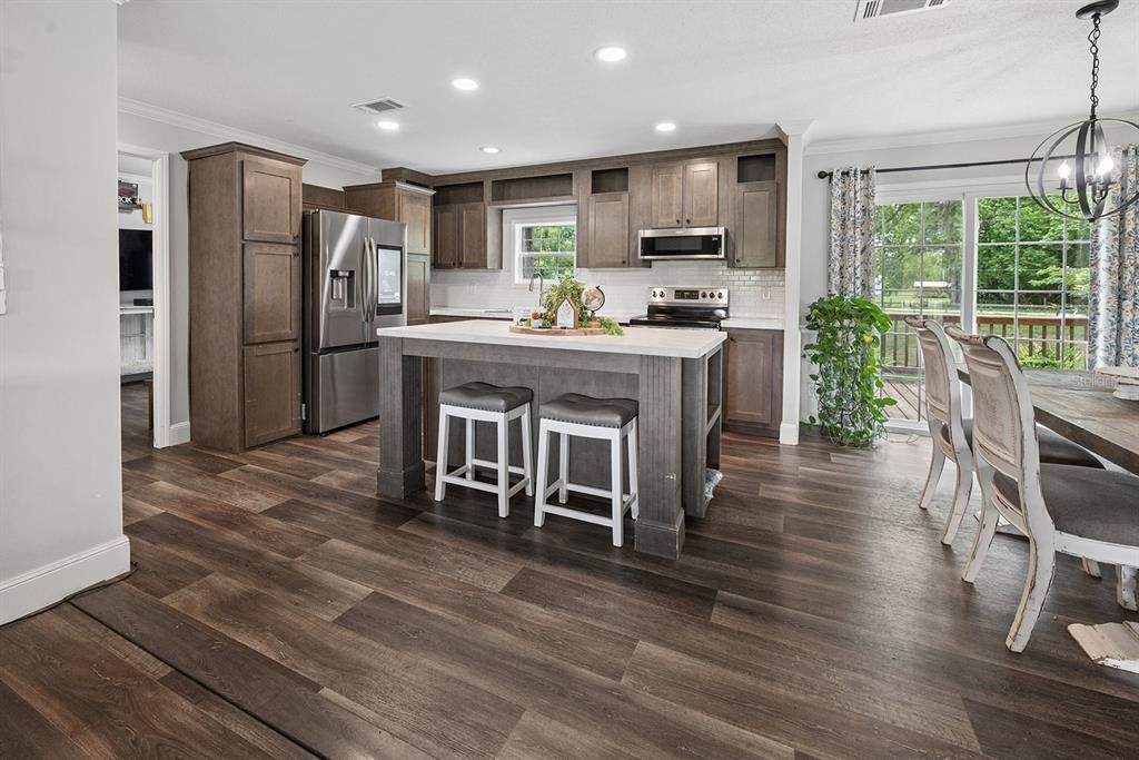For Sale: $325,000 (3 beds, 2 baths, 1222 Square Feet)