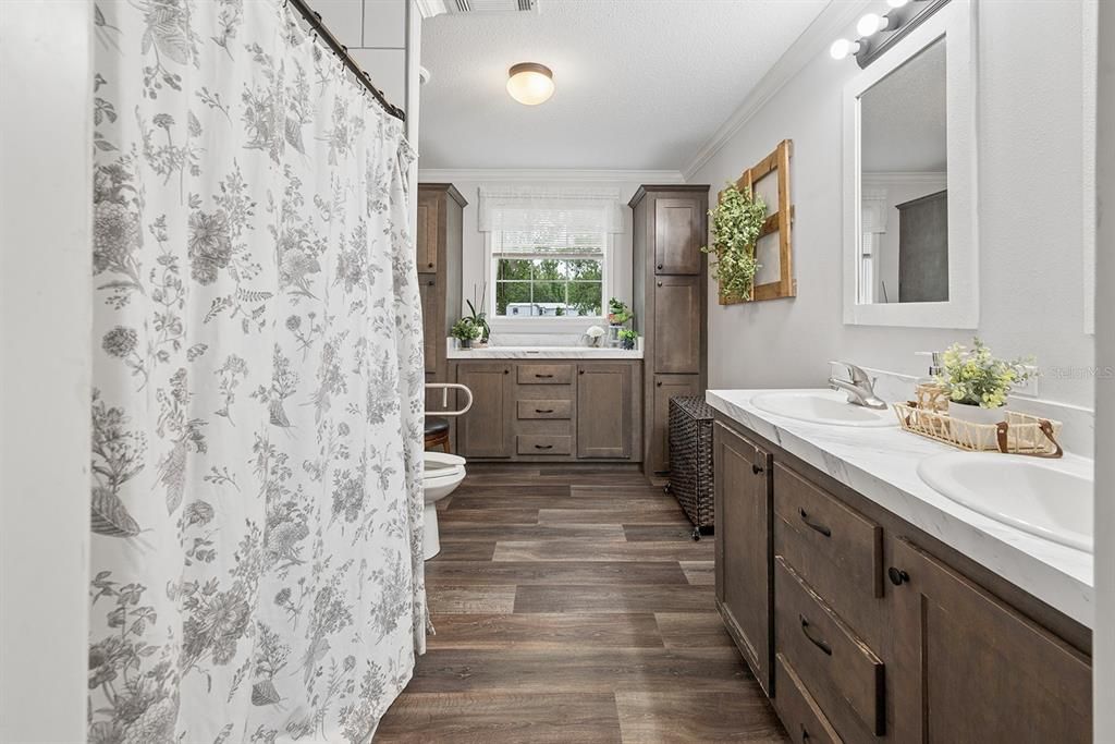 For Sale: $325,000 (3 beds, 2 baths, 1222 Square Feet)