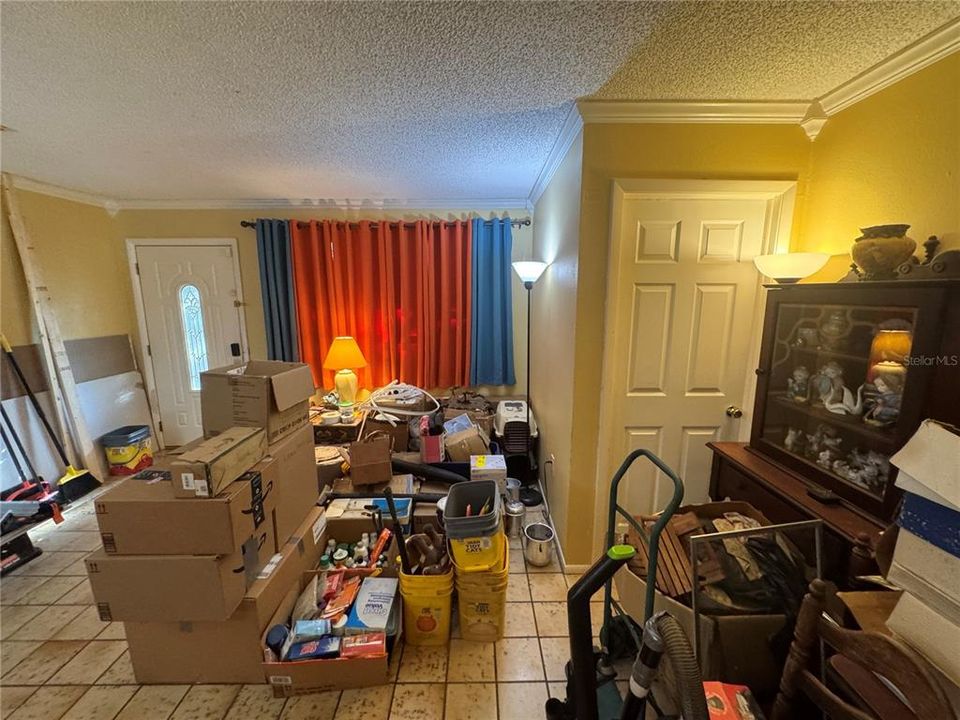 Под контрактом: $359,000 (4 спален, 3 ванн, 1607 Квадратных фут)