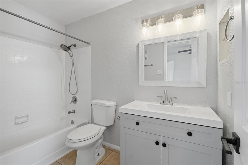 For Sale: $215,000 (3 beds, 2 baths, 986 Square Feet)