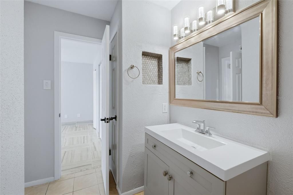 For Sale: $215,000 (3 beds, 2 baths, 986 Square Feet)