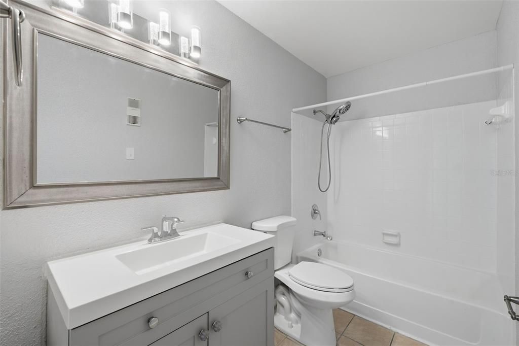 For Sale: $215,000 (3 beds, 2 baths, 986 Square Feet)