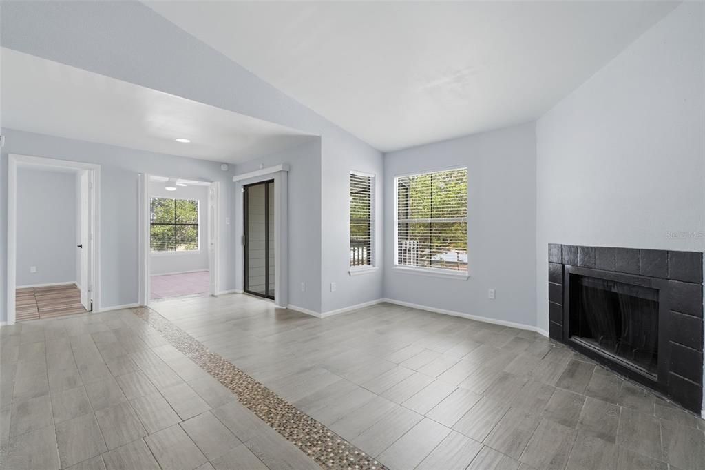For Sale: $215,000 (3 beds, 2 baths, 986 Square Feet)