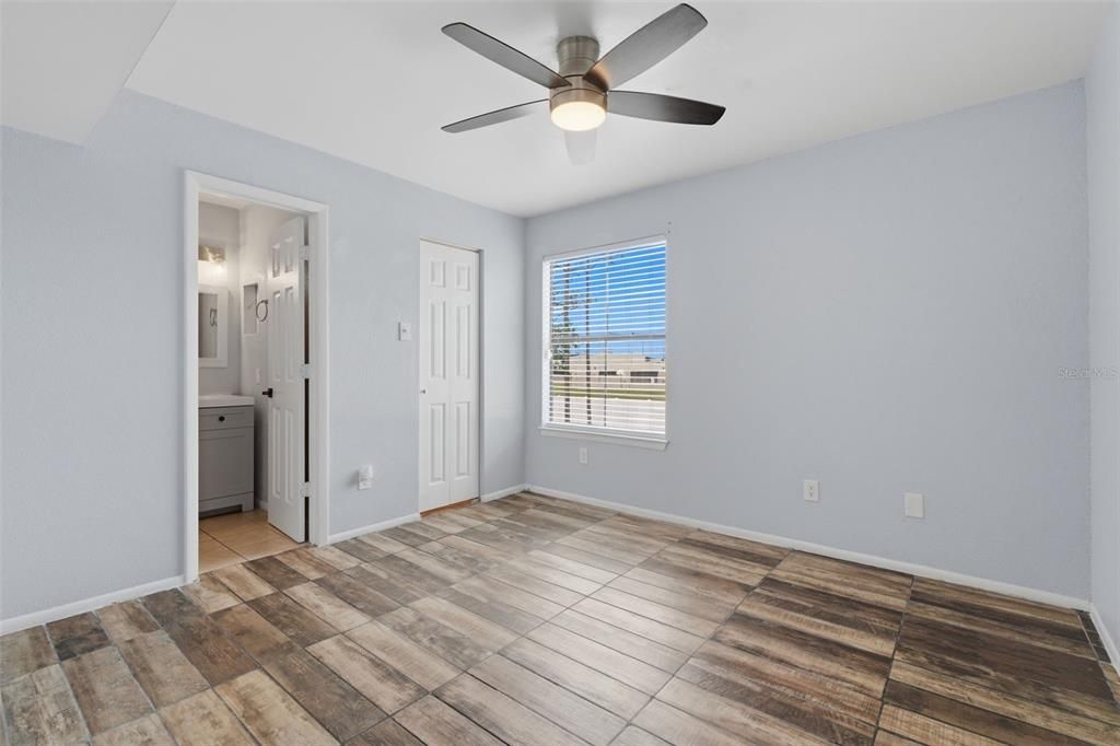 For Sale: $215,000 (3 beds, 2 baths, 986 Square Feet)