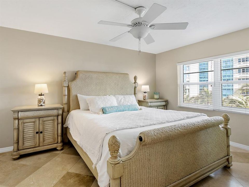 For Sale: $715,000 (1 beds, 1 baths, 900 Square Feet)