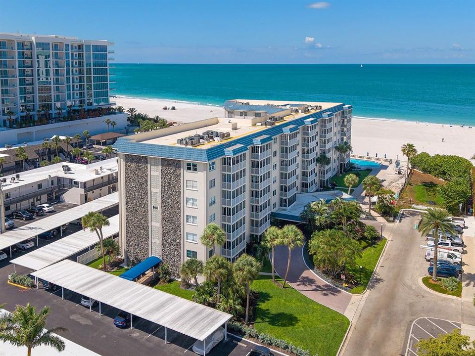 For Sale: $715,000 (1 beds, 1 baths, 900 Square Feet)
