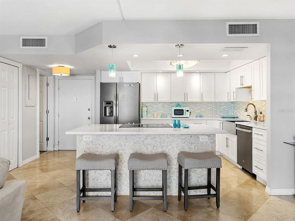 For Sale: $715,000 (1 beds, 1 baths, 900 Square Feet)