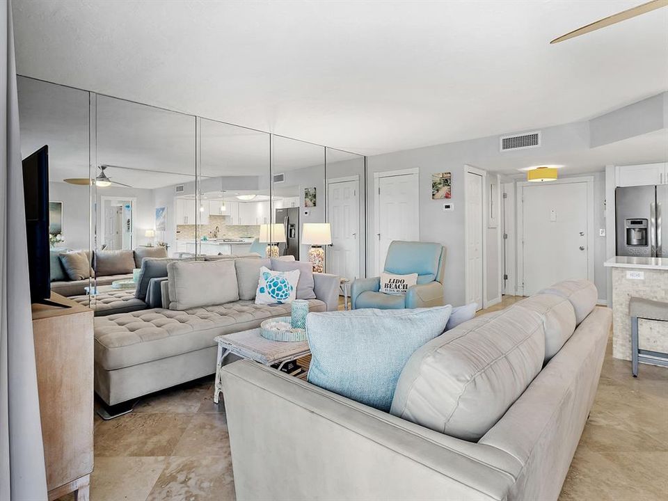 For Sale: $715,000 (1 beds, 1 baths, 900 Square Feet)