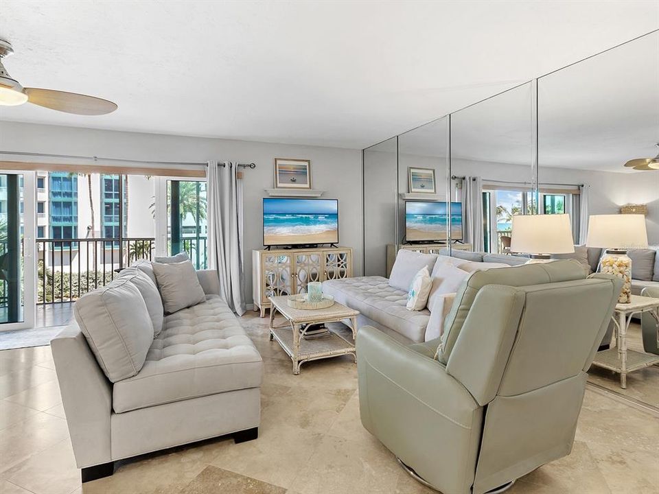 For Sale: $715,000 (1 beds, 1 baths, 900 Square Feet)