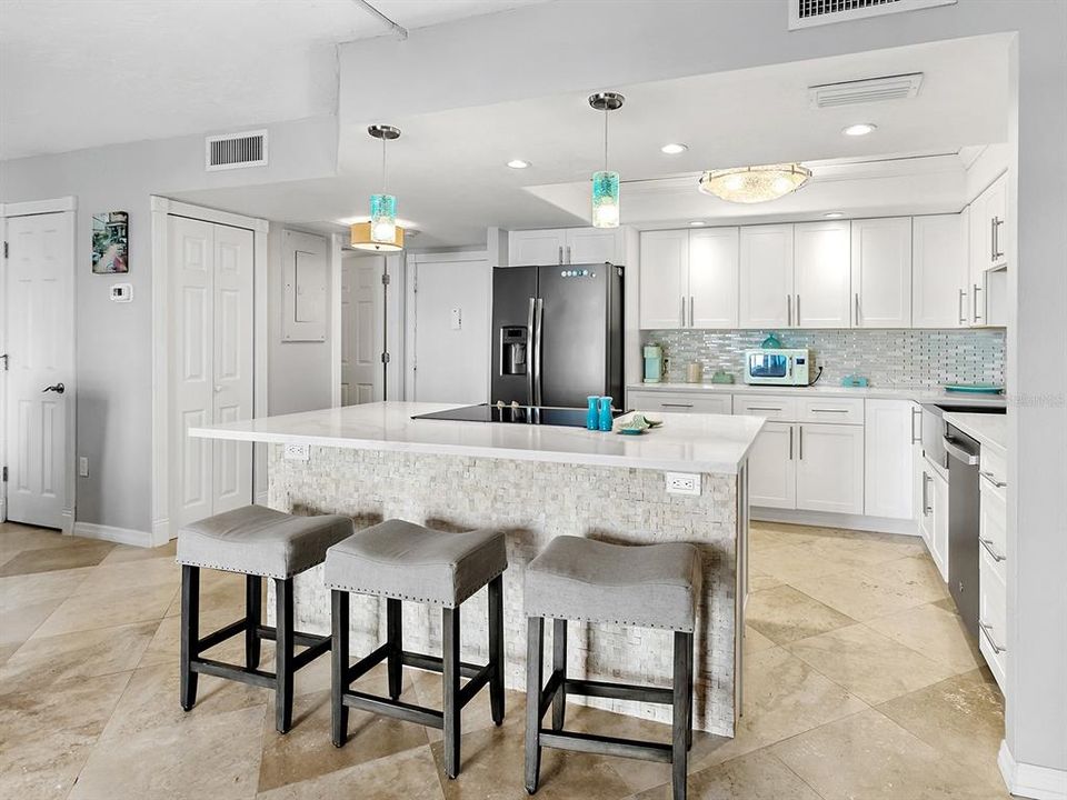 For Sale: $715,000 (1 beds, 1 baths, 900 Square Feet)