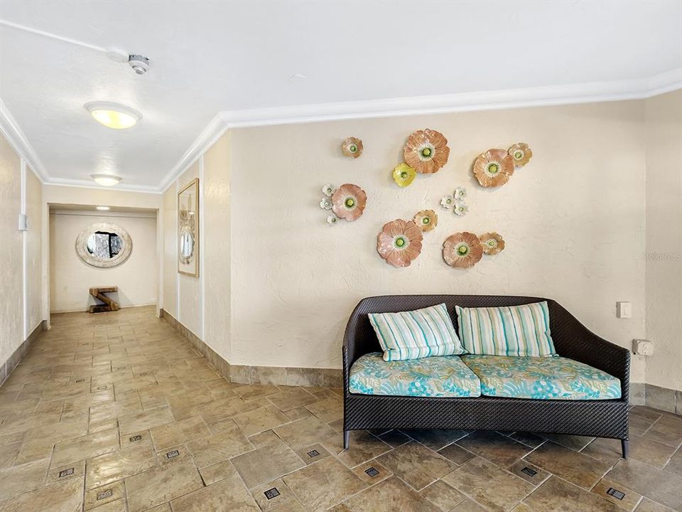 For Sale: $715,000 (1 beds, 1 baths, 900 Square Feet)