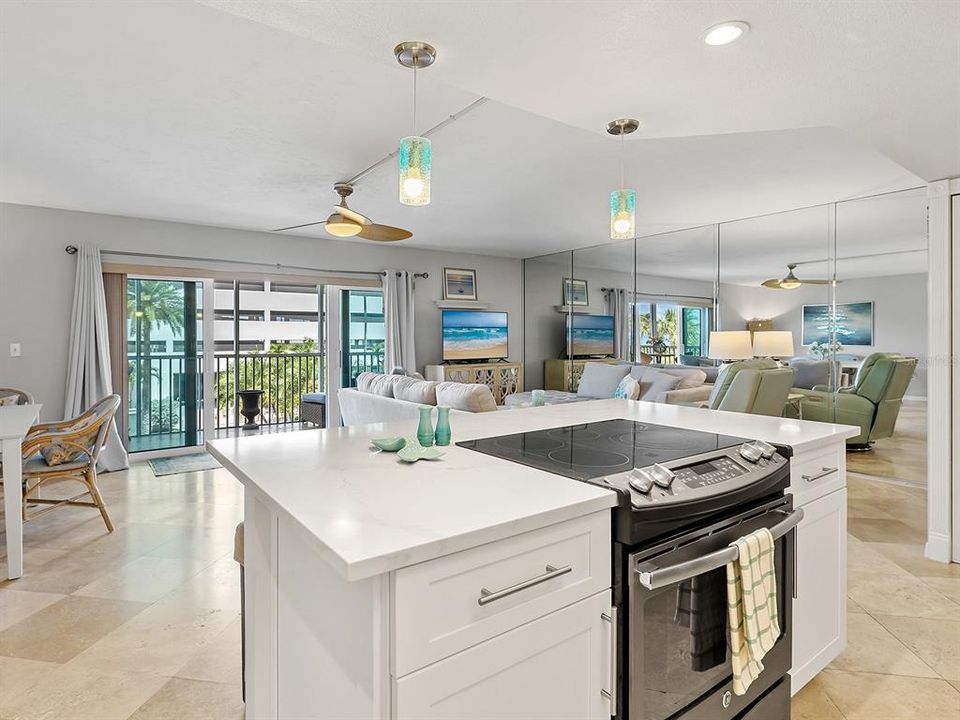 For Sale: $715,000 (1 beds, 1 baths, 900 Square Feet)