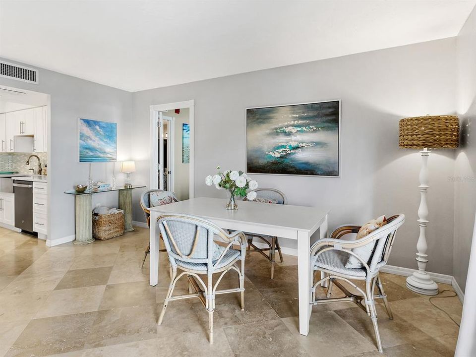 For Sale: $715,000 (1 beds, 1 baths, 900 Square Feet)