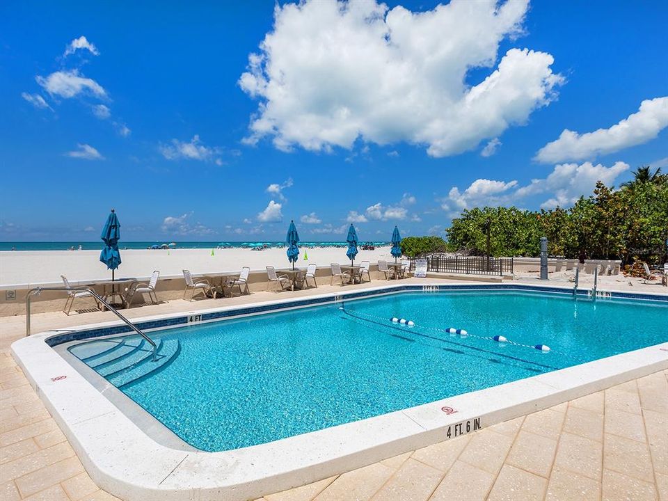 For Sale: $715,000 (1 beds, 1 baths, 900 Square Feet)