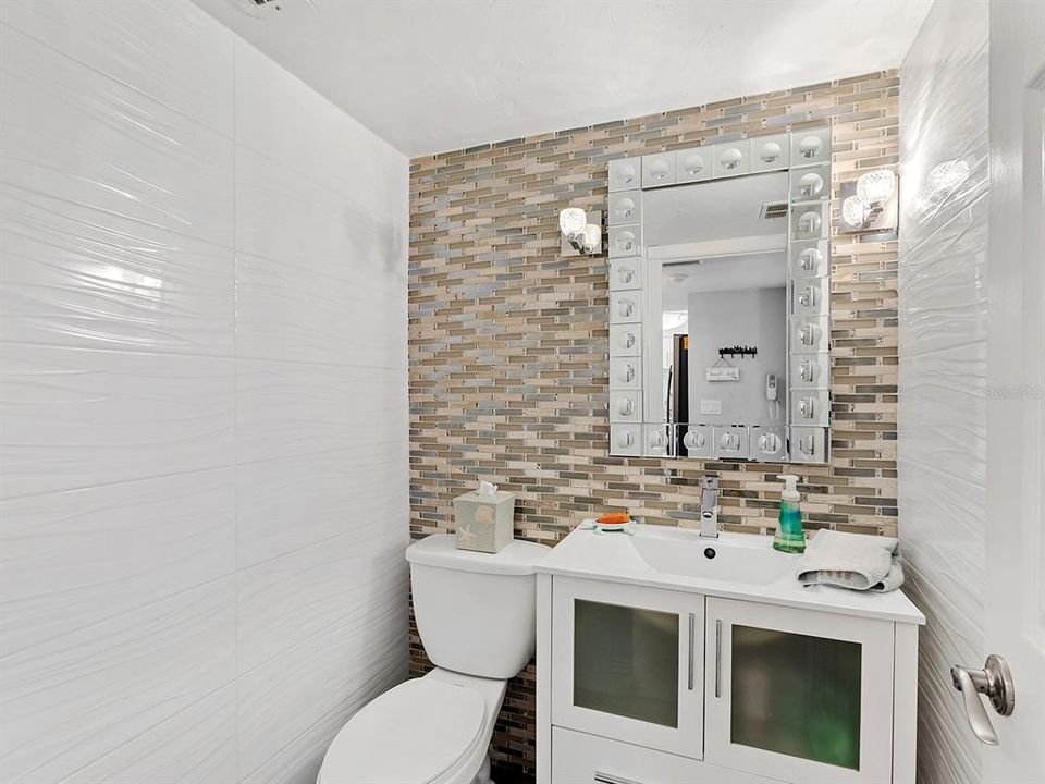 For Sale: $715,000 (1 beds, 1 baths, 900 Square Feet)