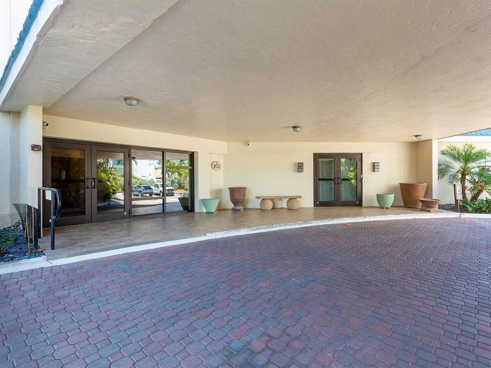 For Sale: $715,000 (1 beds, 1 baths, 900 Square Feet)