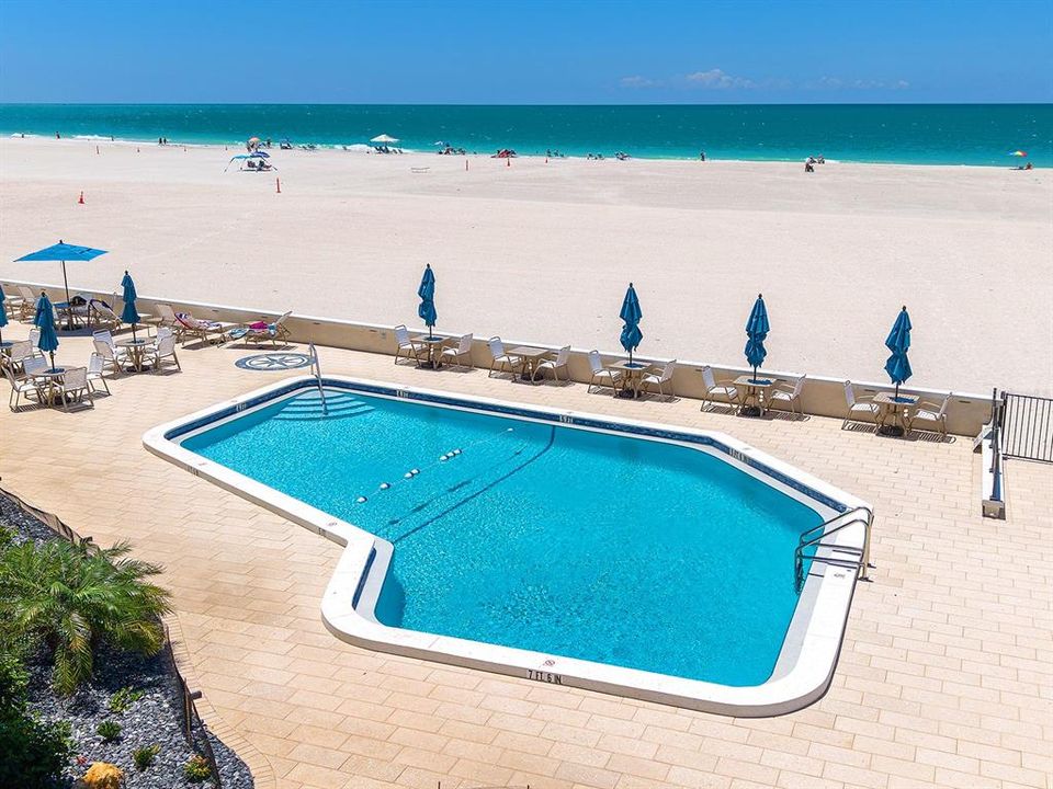 For Sale: $715,000 (1 beds, 1 baths, 900 Square Feet)