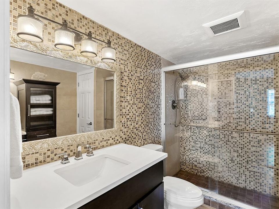 For Sale: $715,000 (1 beds, 1 baths, 900 Square Feet)