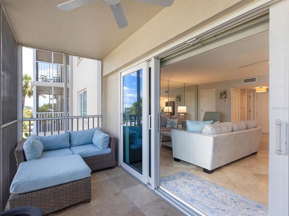 For Sale: $715,000 (1 beds, 1 baths, 900 Square Feet)