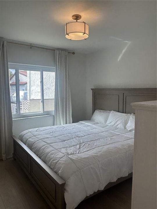For Sale: $450,000 (2 beds, 2 baths, 1021 Square Feet)