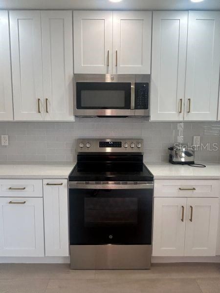 For Sale: $450,000 (2 beds, 2 baths, 1021 Square Feet)
