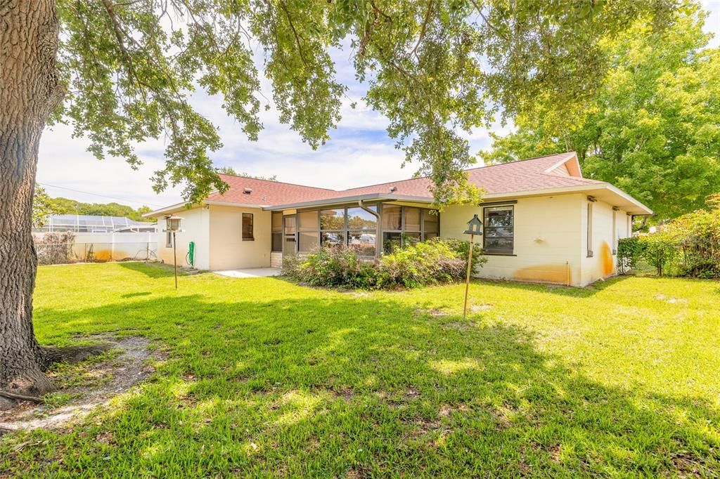Под контрактом: $299,900 (3 спален, 2 ванн, 1638 Квадратных фут)