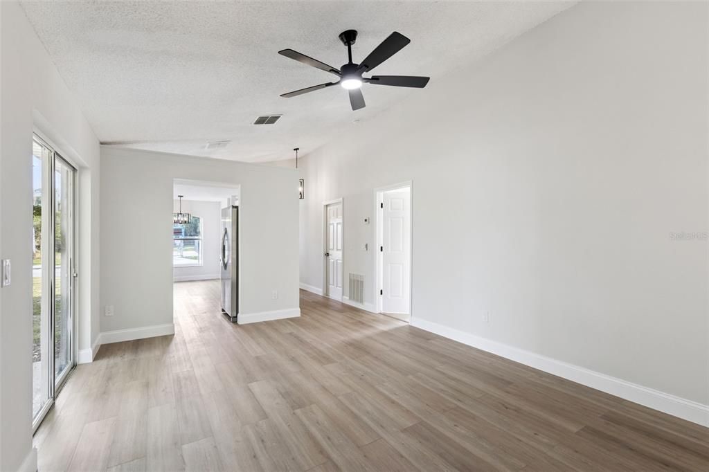 Activo con contrato: $279,900 (3 camas, 2 baños, 1097 Pies cuadrados)