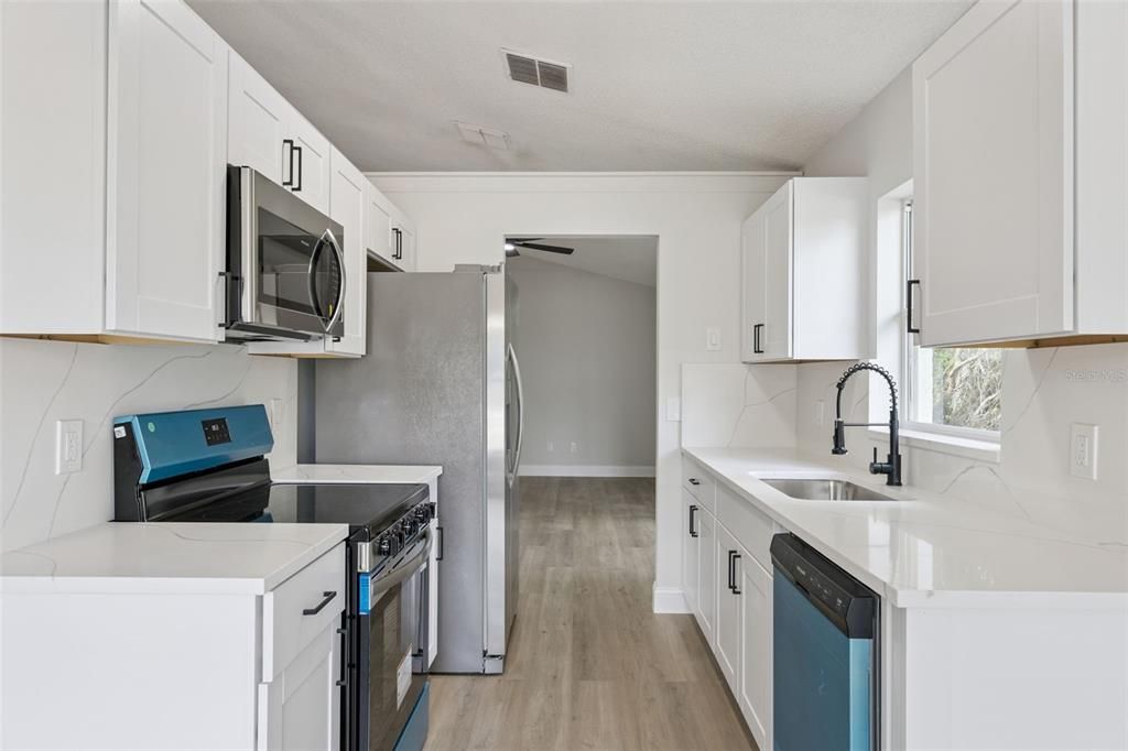Activo con contrato: $279,900 (3 camas, 2 baños, 1097 Pies cuadrados)
